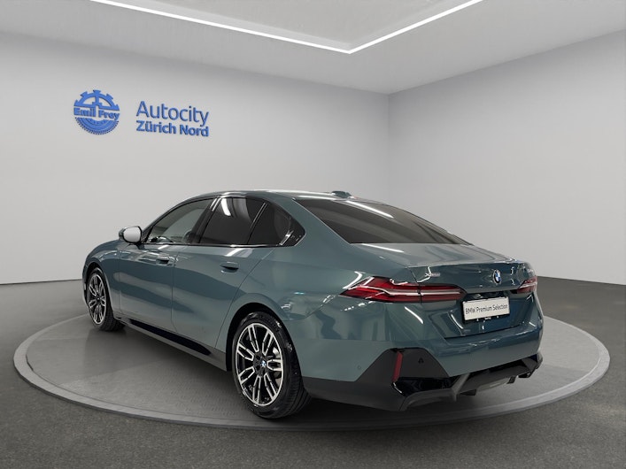 Vehicle image BMW 5 SERIES