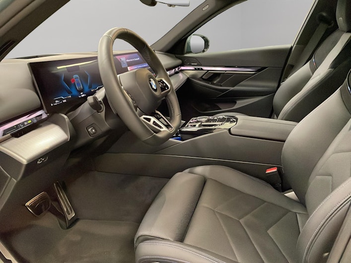 Vehicle image BMW 5 SERIES