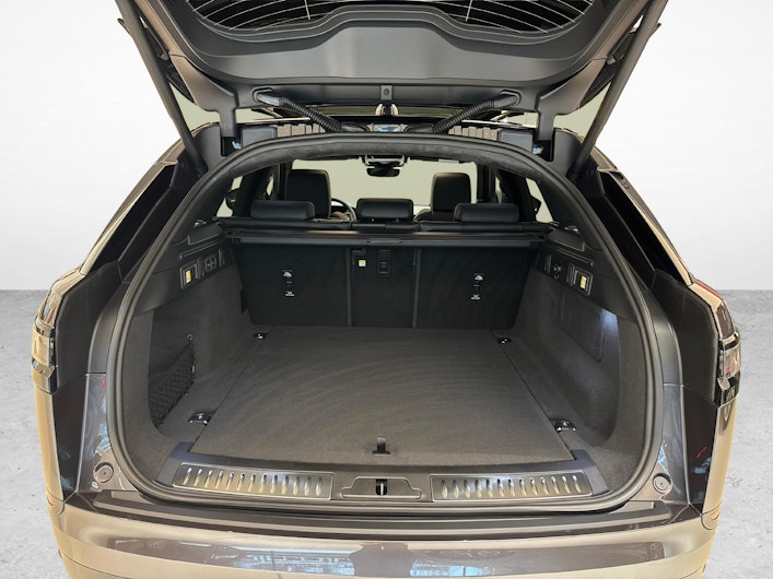 Vehicle image LAND ROVER RANGE ROVER VELAR