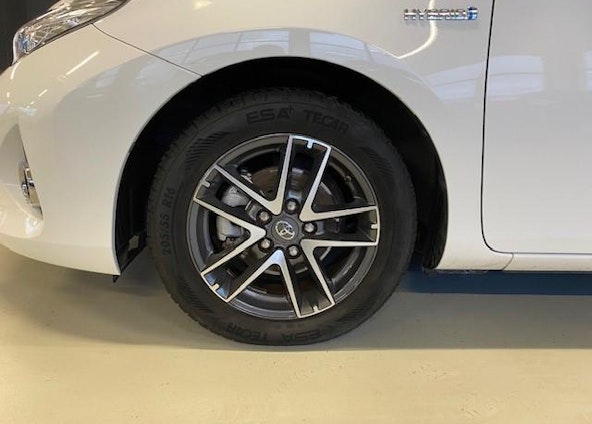 Vehicle image 16 Vehicle image 16