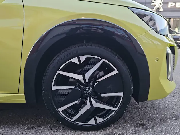 Peugeot 208 Hybrid 110 e-DCS6 GT