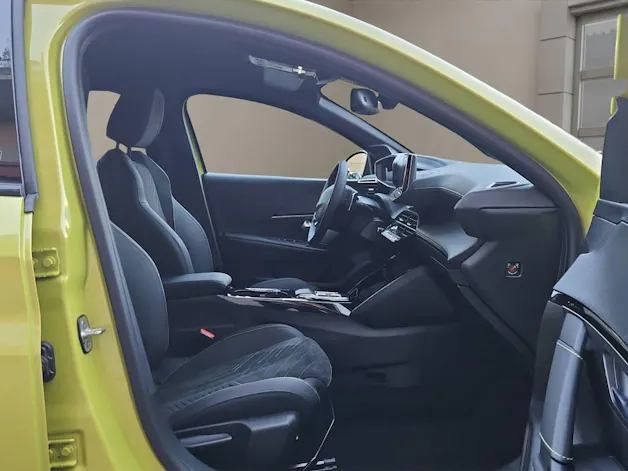 Peugeot 208 Hybrid 110 e-DCS6 GT