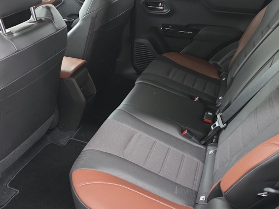 Vehicle image 13 Vehicle image 13