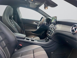 Vehicle image MERCEDES-BENZ GLA 250 4MATIC Urban