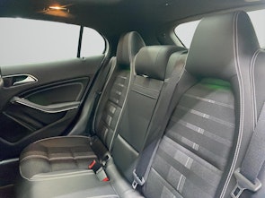 Vehicle image MERCEDES-BENZ GLA 250 4MATIC Urban