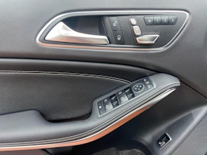 Vehicle image MERCEDES-BENZ GLA 250 4MATIC Urban