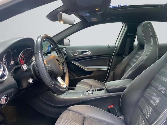 Vehicle image MERCEDES-BENZ GLA 250