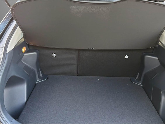 Vehicle image 8 Vehicle image 8