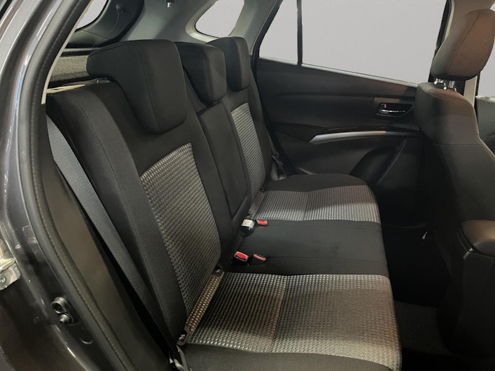 Vehicle image SUZUKI S-CROSS