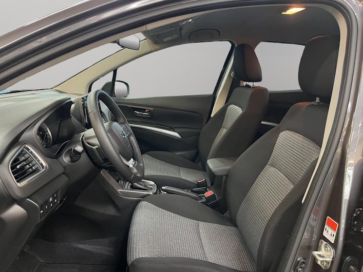 Vehicle image SUZUKI S-CROSS