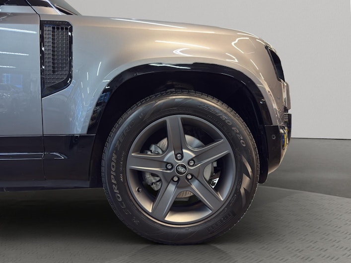 Vehicle image LAND ROVER DEFENDER