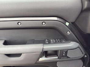 Vehicle image LAND ROVER Defender 90 3.0 D I6 300 X-Dynamic SE