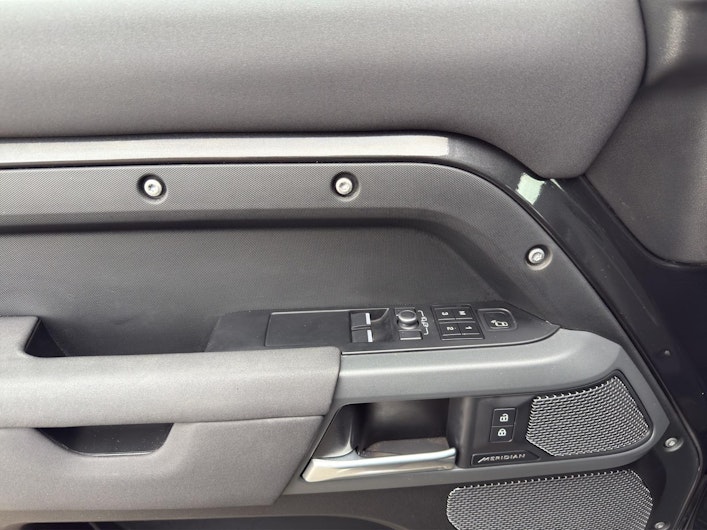 Vehicle image LAND ROVER DEFENDER