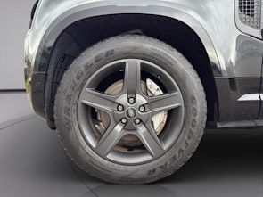 Vehicle image LAND ROVER Defender 90 3.0 D I6 300 X-Dynamic SE