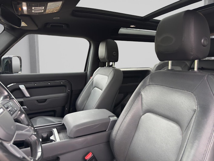 Vehicle image LAND ROVER DEFENDER