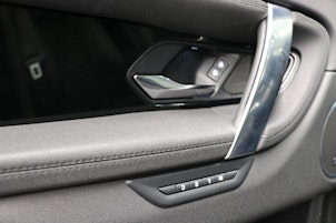 Vehicle image LAND ROVER Discovery Sport 2.0 SD4 200 SE