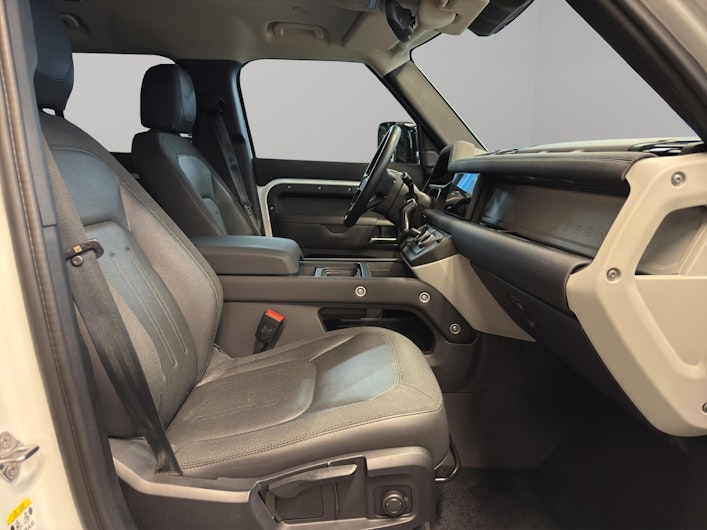 Vehicle image LAND ROVER DEFENDER