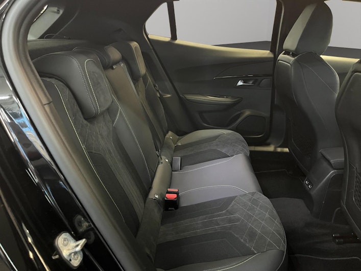 Vehicle image PEUGEOT 2008