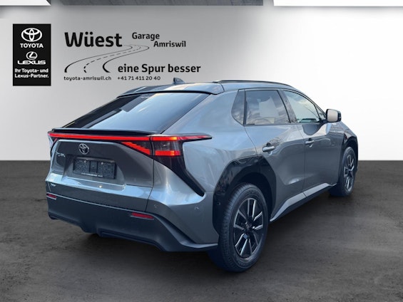 Vehicle image 4 Vehicle image 4