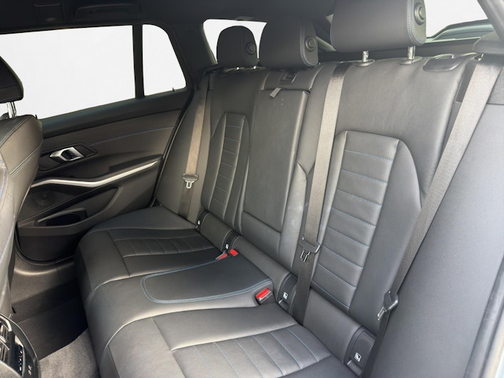 Vehicle image BMW 3 SERIES