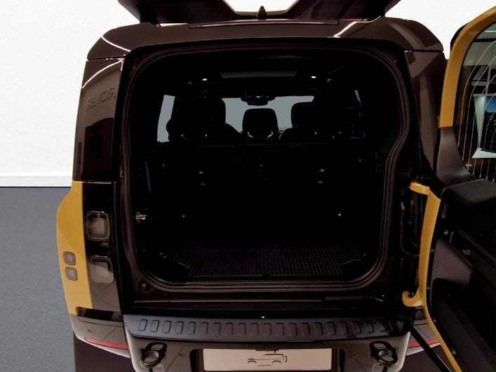 Vehicle image LAND ROVER DEFENDER