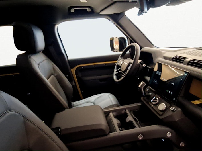 Vehicle image LAND ROVER DEFENDER