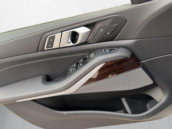 Vehicle image BMW X5