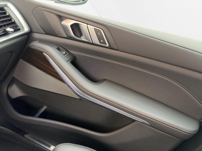 Vehicle image BMW X5