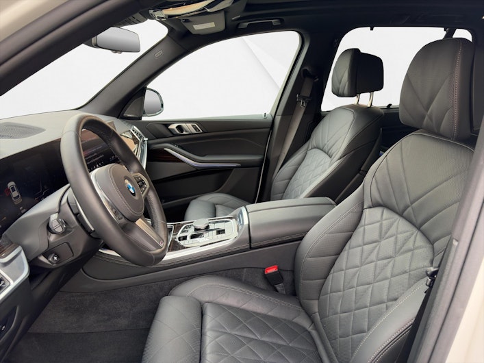 Vehicle image BMW X5