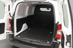 Vehicle image PEUGEOT e-Partner Kaw. 800 Standard 50 kWh Premium