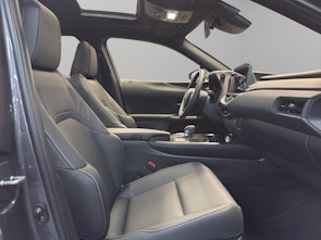 Vehicle image LEXUS UX 300h F-Line