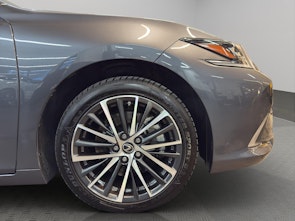 Vehicle image LEXUS ES 300h Excellence