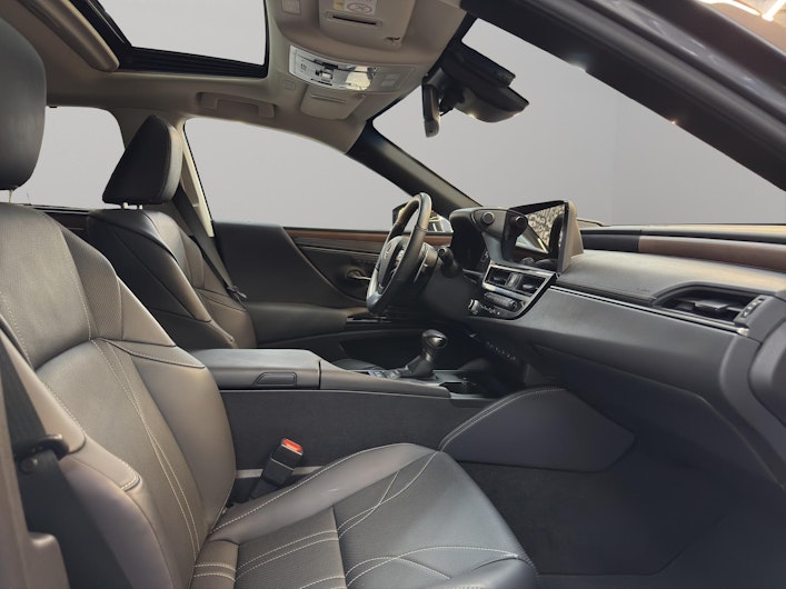 Vehicle image LEXUS ES