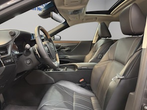 Vehicle image LEXUS ES 300h Excellence