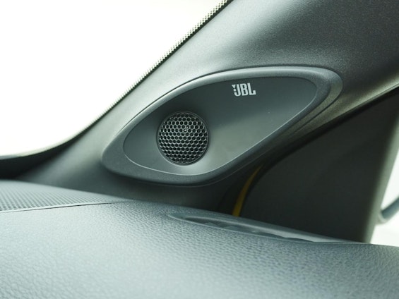 Vehicle image 18 Vehicle image 18