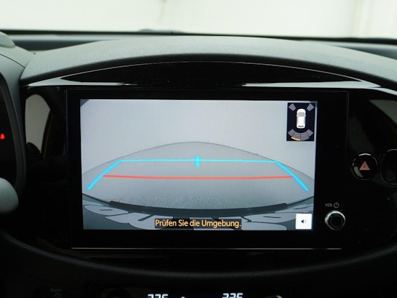 Vehicle image 17 Vehicle image 17