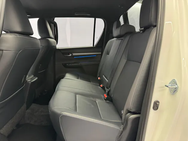 Toyota Hilux Double Cab.-Pick-up 2.8 D-4D MHEV 204 Invincible