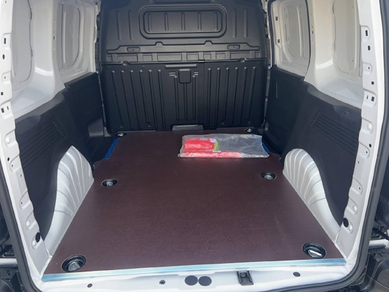 Vehicle image 14 Vehicle image 14