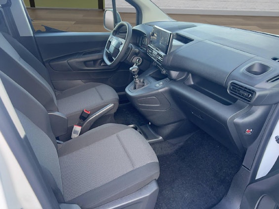 Vehicle image 12 Vehicle image 12