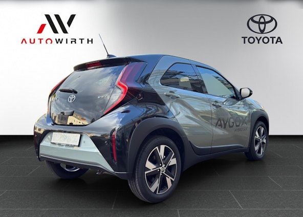 Vehicle image 4 Vehicle image 4