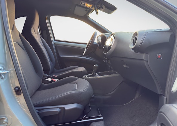 Vehicle image 15 Vehicle image 15