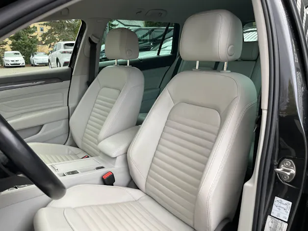 VW Passat Variant 2.0 TDI Elegance DSG 4m