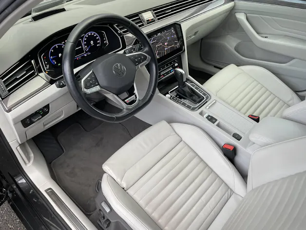 VW Passat Variant 2.0 TDI Elegance DSG 4m