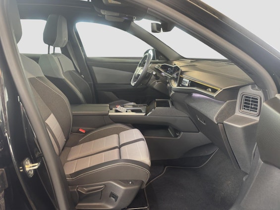 Vehicle image 15 Vehicle image 15