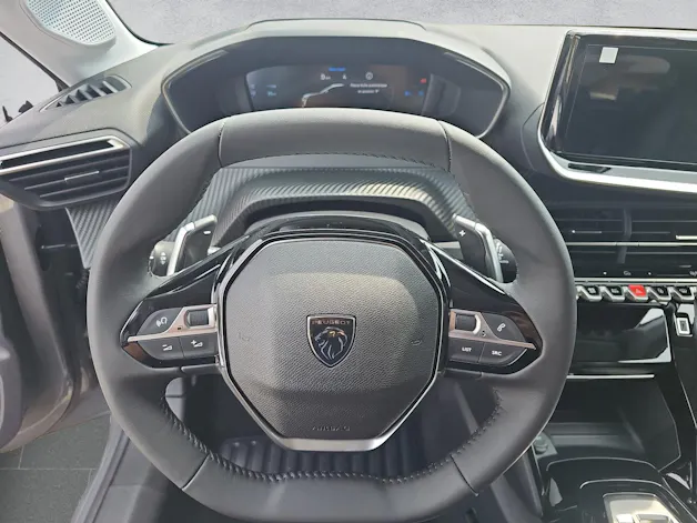 Peugeot 208 1.2 MHEV 110 Allure Premium - Bärn Edition