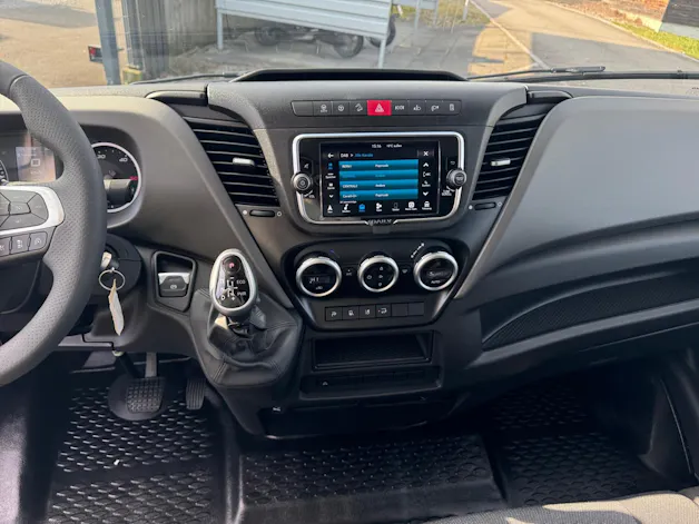 Iveco Daily Brücke m.Verdeck+Hebebühne