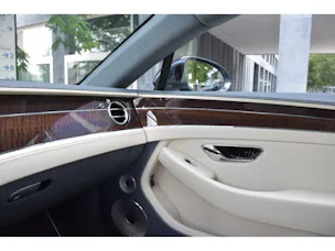 Bentley Continental GT V8 4.0 PHEV 680 PS
