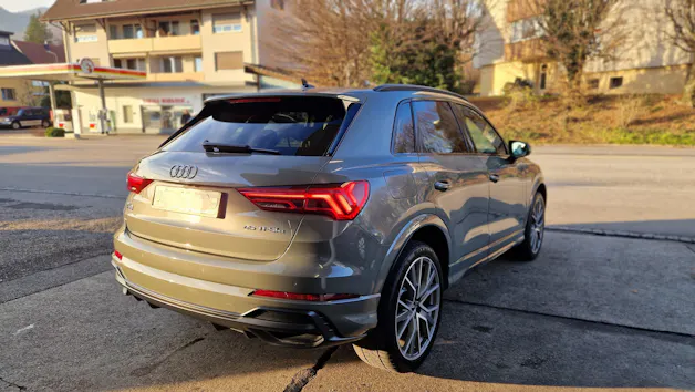 Audi Q3 45 TFSI e S line S-tronic