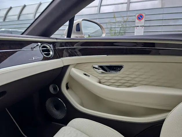 Bentley Continental GT 4.0 V8 PHEV Speed 782 PS/ 1.9 % Leasing möglich