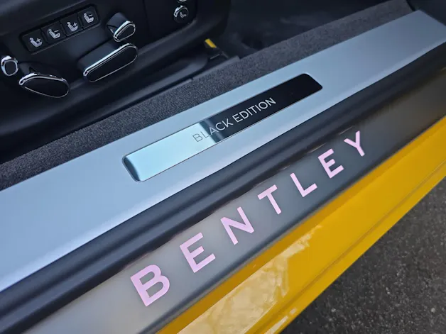 Bentley Continental GTC 4.0 V8 PHEV Black Edition 680 PS/ 1.9 % Leasing möglich